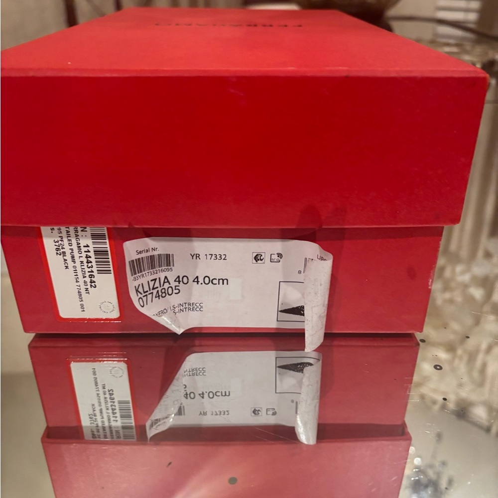 Ferragamo Red Box - Picture 3 of 6
